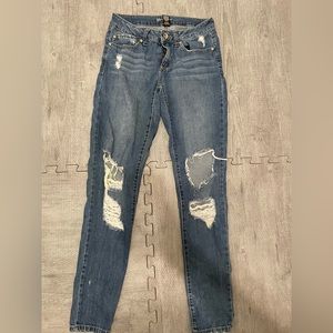 Women’s ripped Blue jeans. Size 7-28 brand:Rewash.